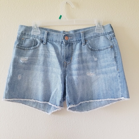 Old Navy Pants - 💥FREE WITH ANY BUNDLE💥Denim Distressed Shorts